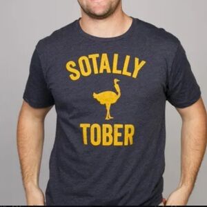 Chive Tees Sotally Tober navy gold cotton blend short sleeve graphic tee large